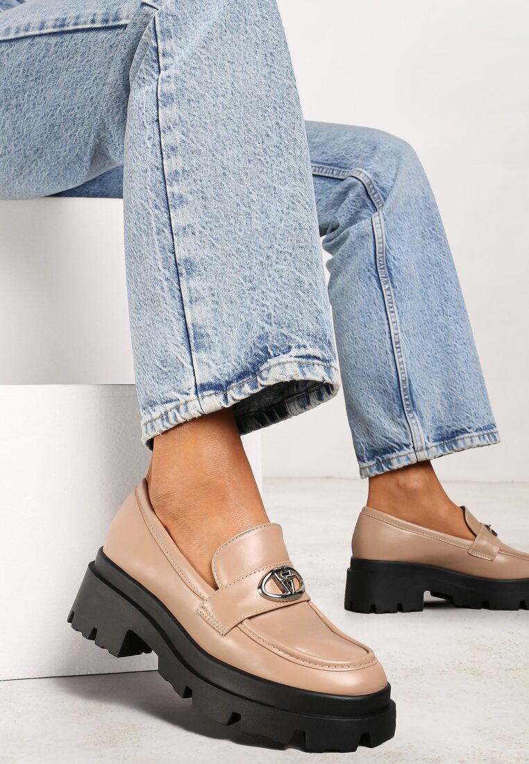 Mocasini Bej închis pe platformă decorați cu cataramă Kikilla