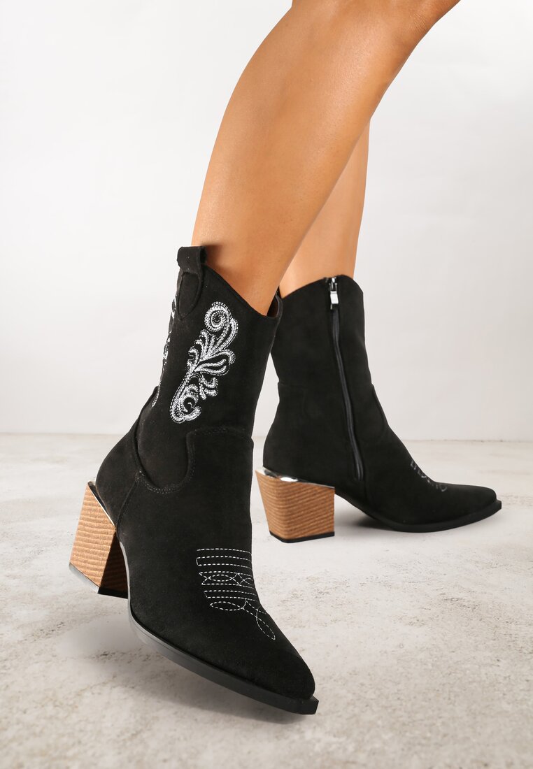 Botine negre în stil cowboy Vices pe toc conic decorate cu broderie Xalfedi