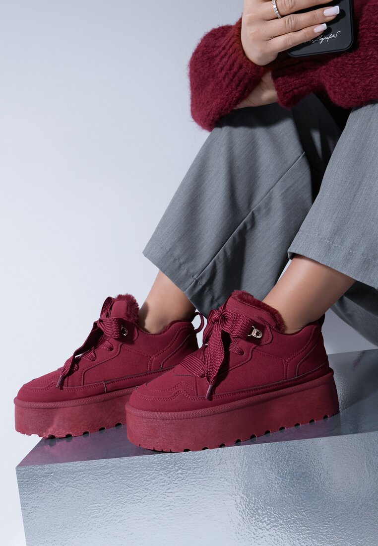 Adidași Visinii Vices stilizați ca cizme de iarnă cu platformă cu blană artificială Naleris