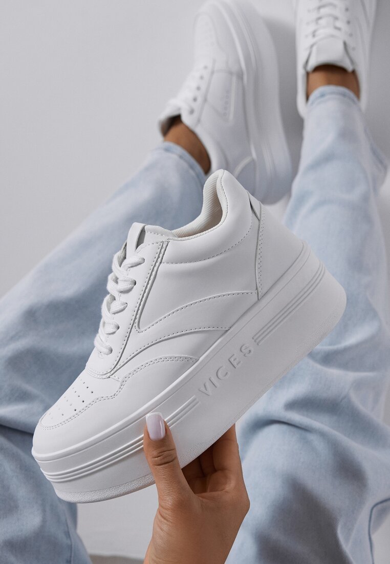 Adidași Albi Vices pe platformă cu inscripție în relief cu șireturi Eanneth