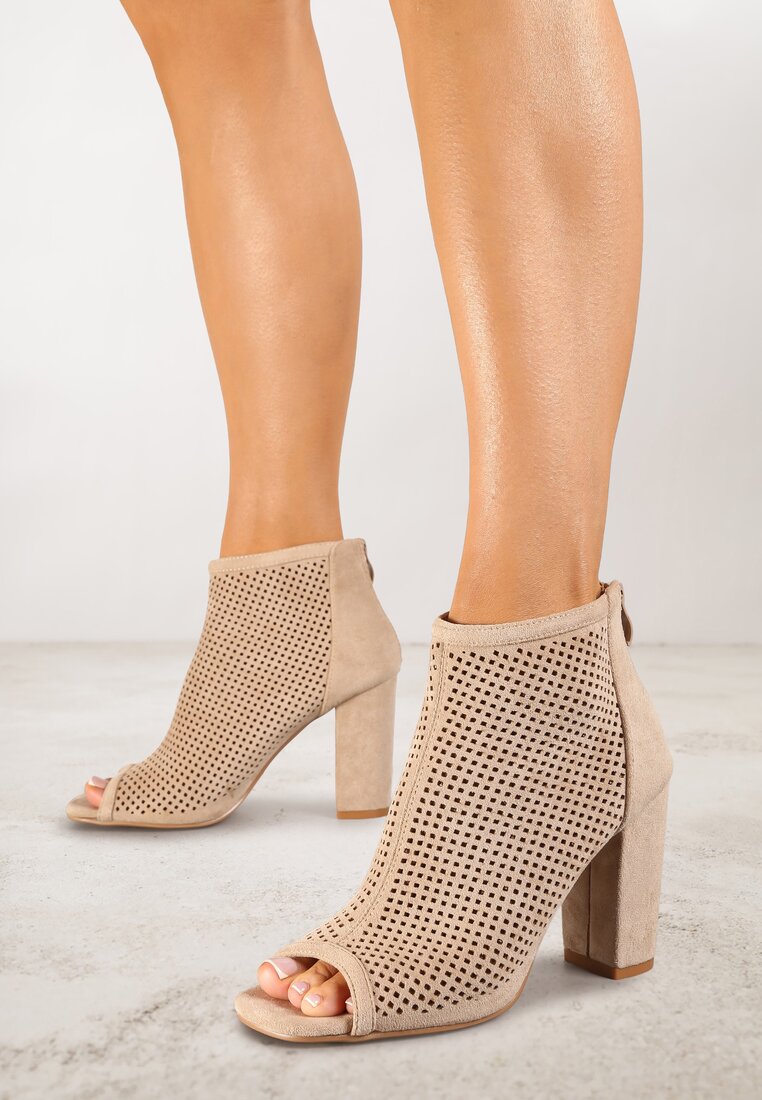 Sandale Bej Vices pe Toc Gros cu Partea Superioară Perforată și Vârf Decupat Uliri
