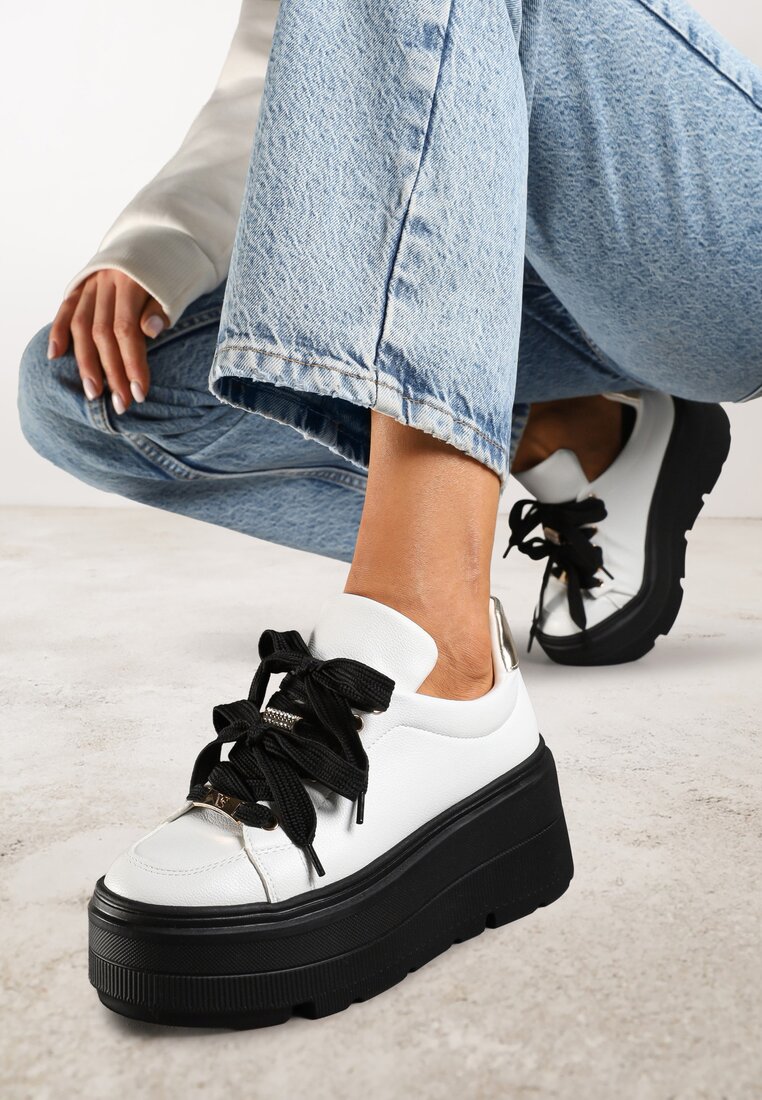 Adidași Alb-Negri Vices pe talpă plată cu ornamente metalice și șireturi Neladith