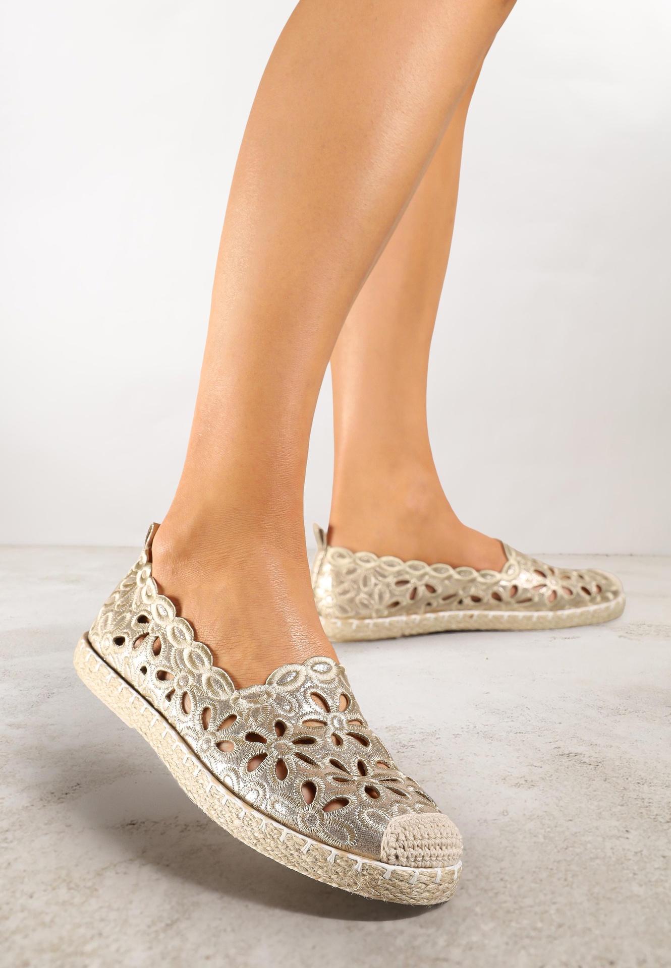 Espadrile Aurii Vices Decorate cu model ajurat și cu împletitură decorativă Arivosa