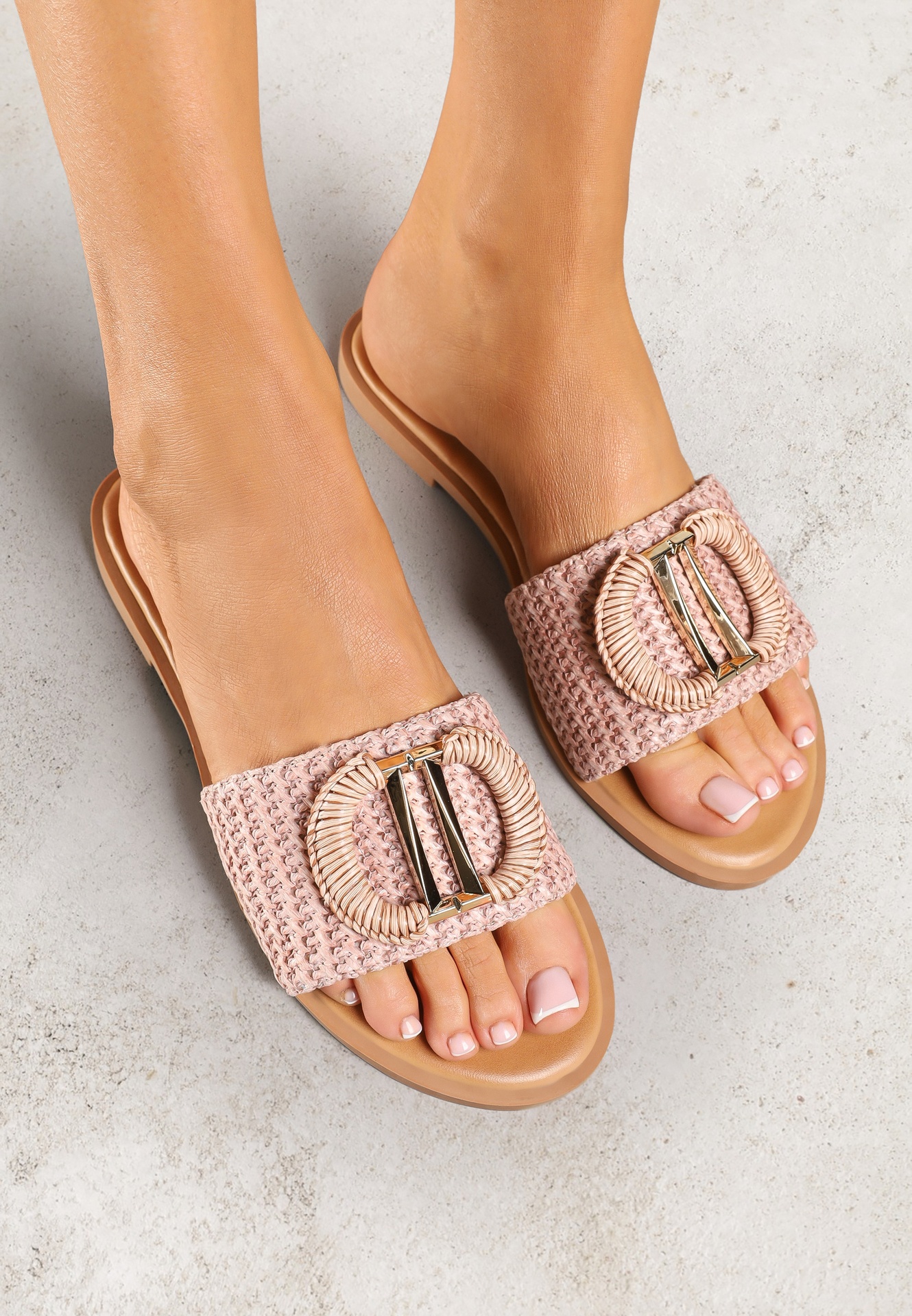 Papuci roz Vices decorați cu aplicație metalică Ardisel