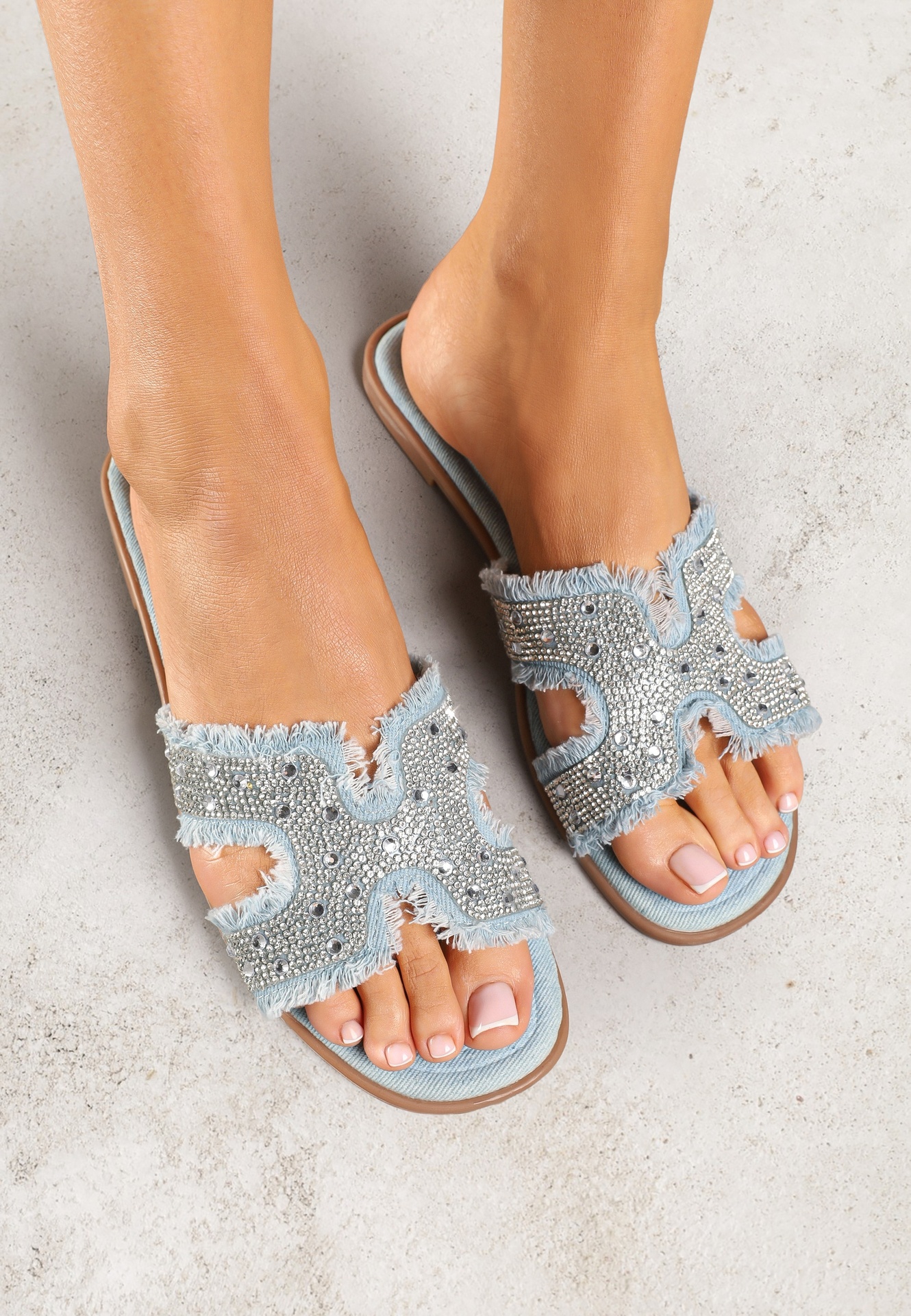 Papuci Albaștri Vices cu Partea superioară decorată cu Zirconii și Decupaje Galozi