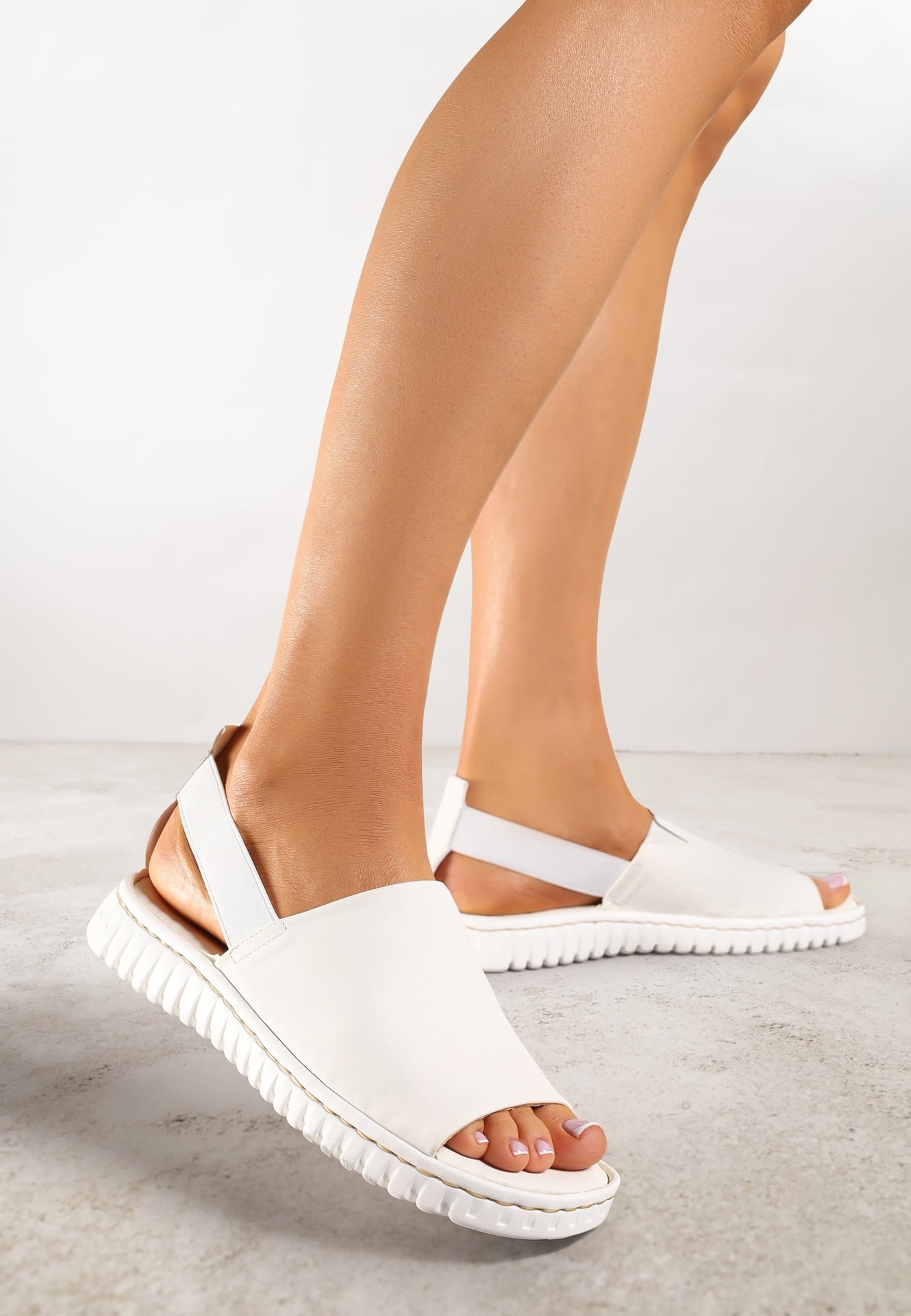 Sandale Albe Vices cu Curea Elastică și Talpă Reliefată Folarielis