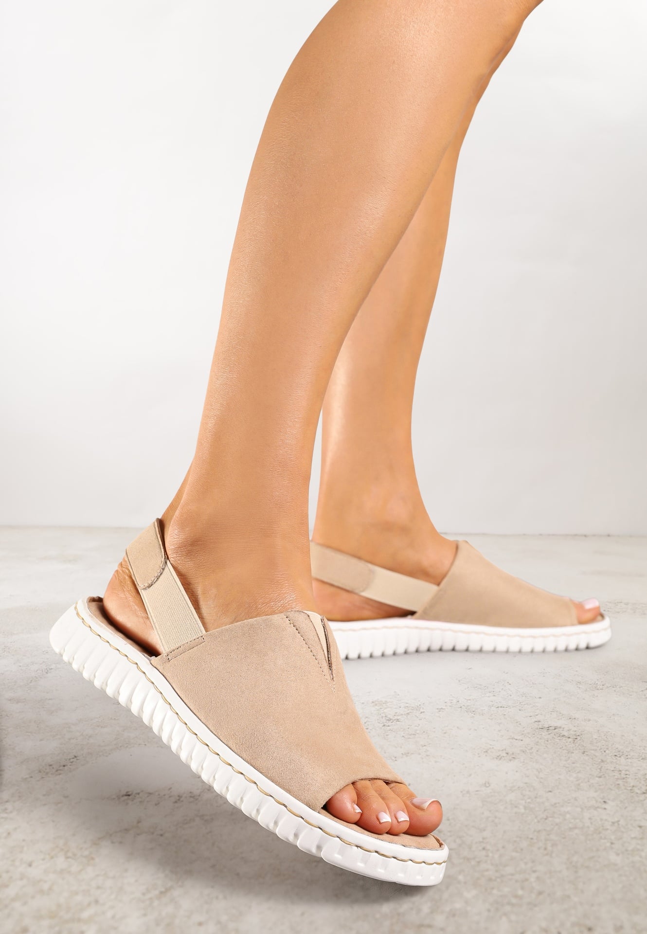 Sandale Bej Vices din ecosuede cu talpă decorată cu striații Saruvelle