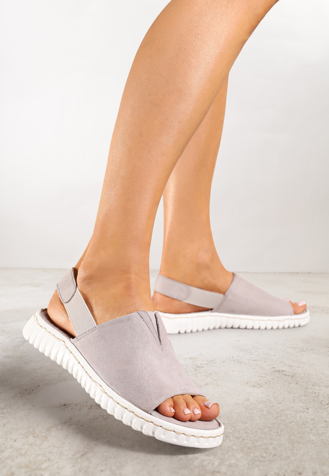 Sandale Gri Vices din piele intoarsa ecologica pe talpa decorate cu striatii Saruvelle