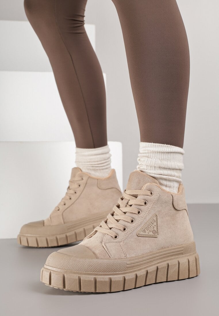 Ghete Bej închis Vices Tip trapper pe platformă cu relief și aplicație Gioselda