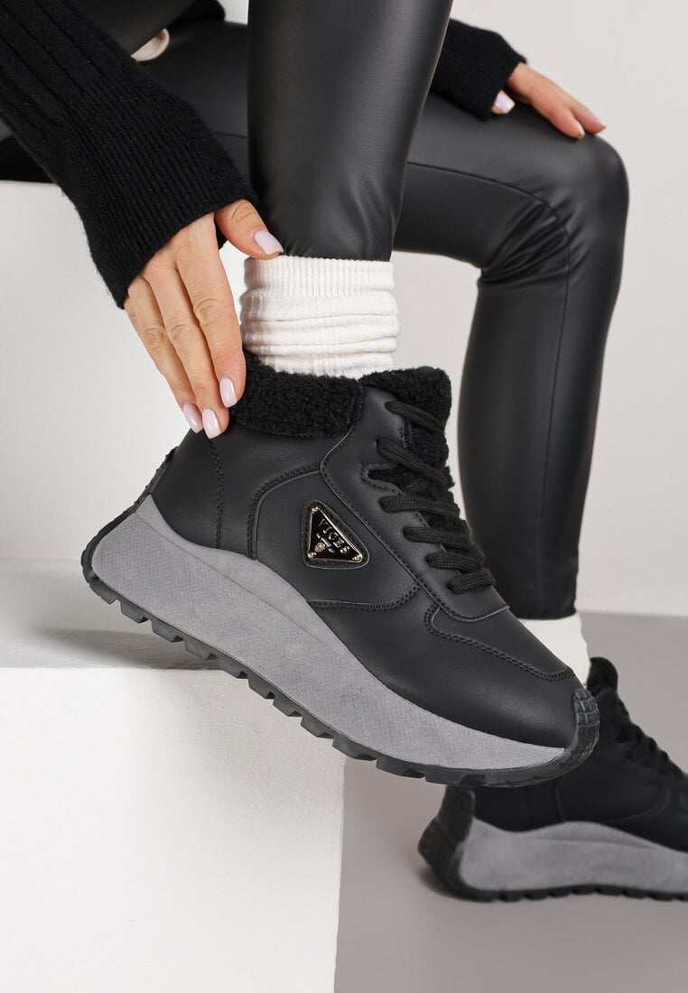 Adidași Negri tip ghete de iarnă Vices cu platformă decorate cu aplicație triunghiulară Ficebia