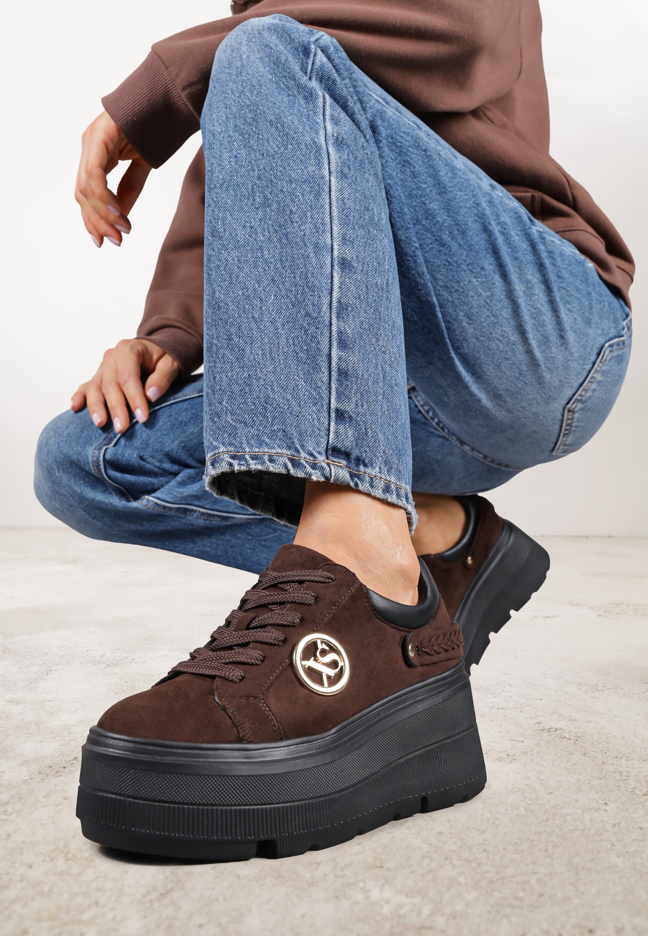 Sneakersi Maro Vices cu Platformă Decorați cu Aplicație Metalică Tatellia