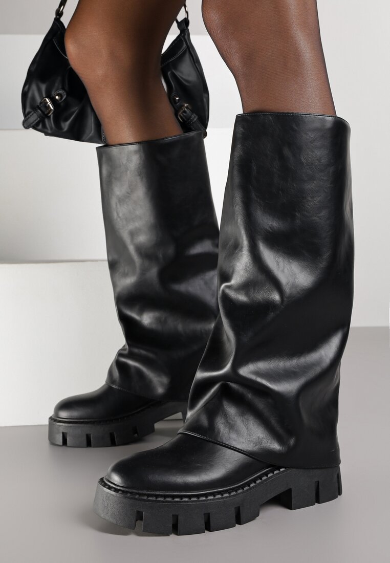 Cizme Negre cu carâmb răsfrânt pe talpă cu striații Eseana