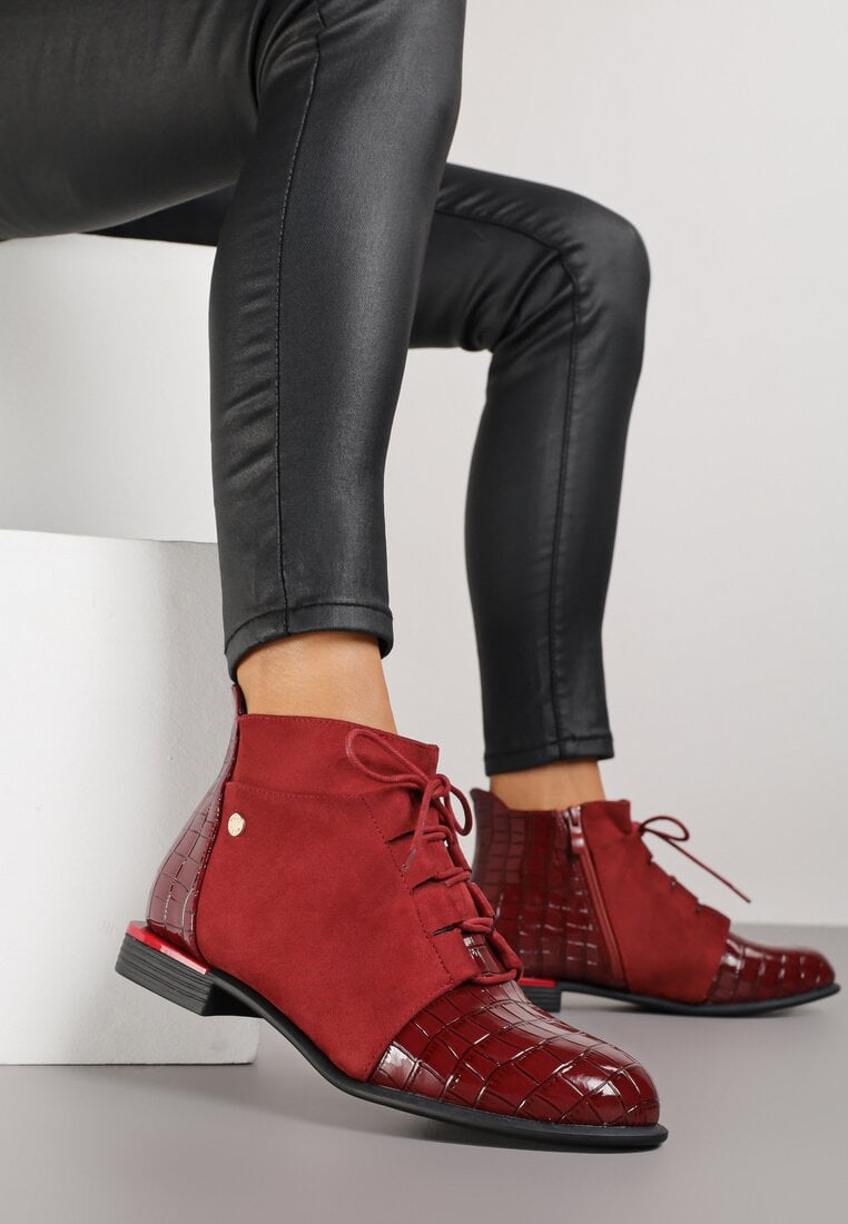 Botine bordeaux lăcuite Vices ornamentate cu imprimeu în relief Uzvila