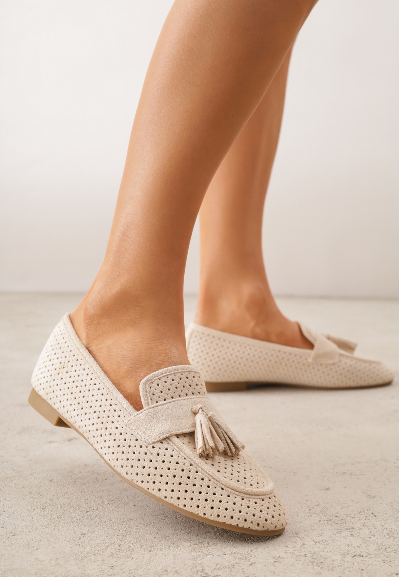 Mocasini Bej VICES cu perforații și franjuri Hyrilea