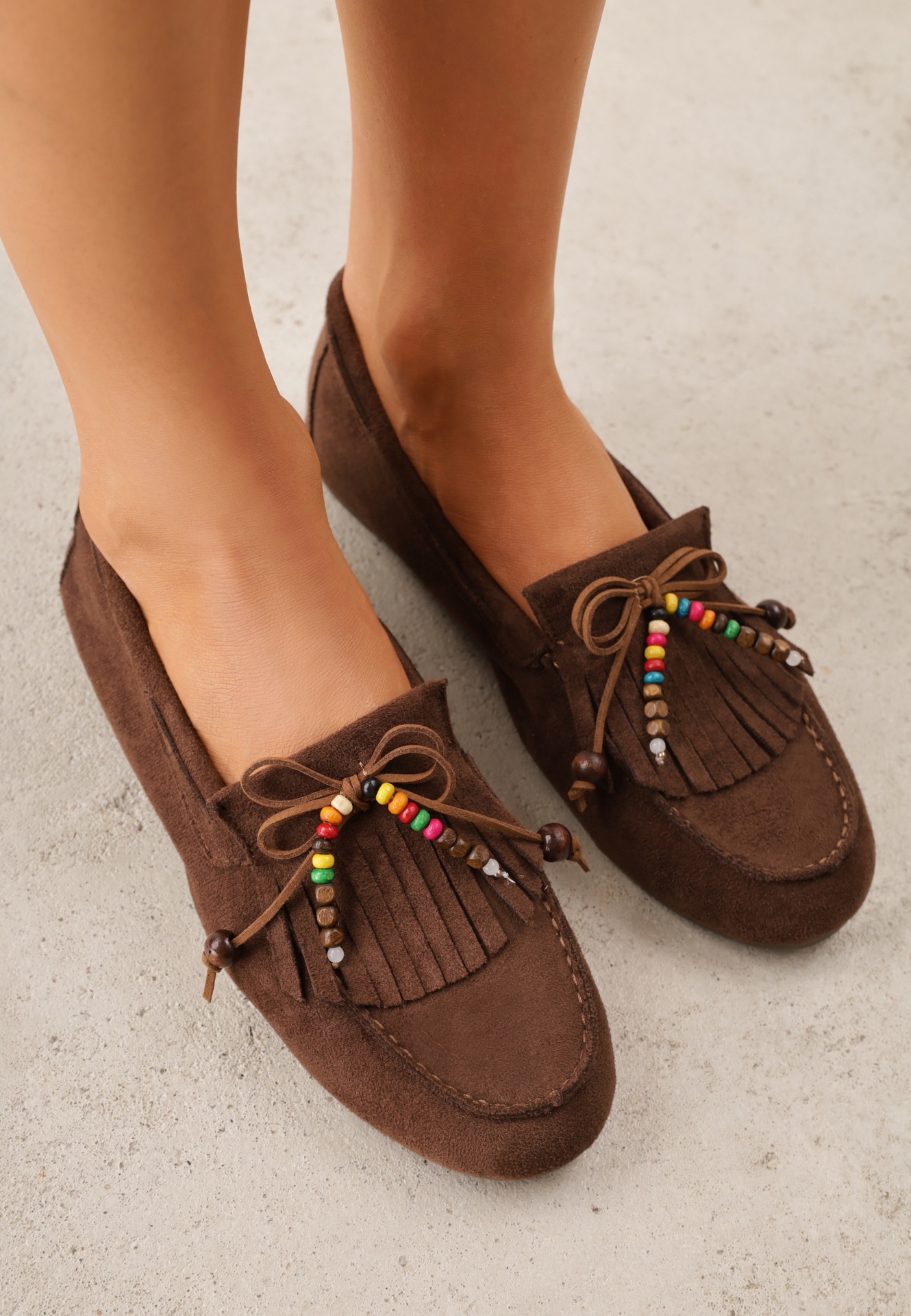 Mocasini Maro VICES din imitație de piele întoarsă cu fundiță și mărgele colorate și cu branț din piele Nenden
