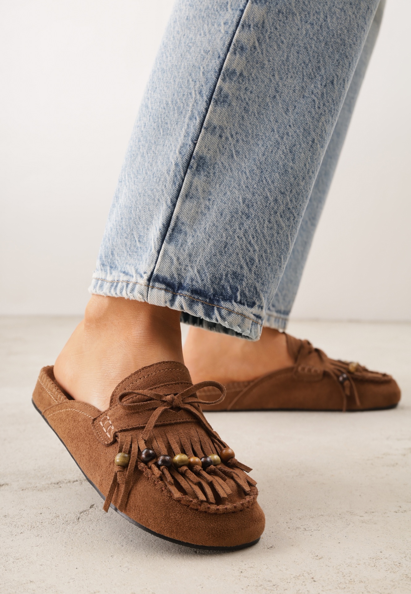 Papuci Maro VICES Mule ornate cu ciucuri, mărgele și fundă Eathelena