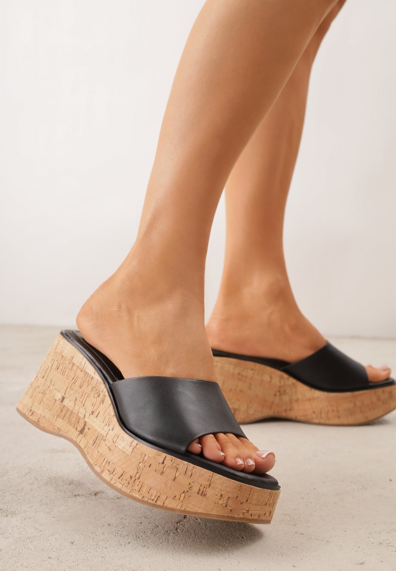 Papuci Negri cu Vârf Pătrat VICES cu Pană cu Textură de Plută Kahliliana