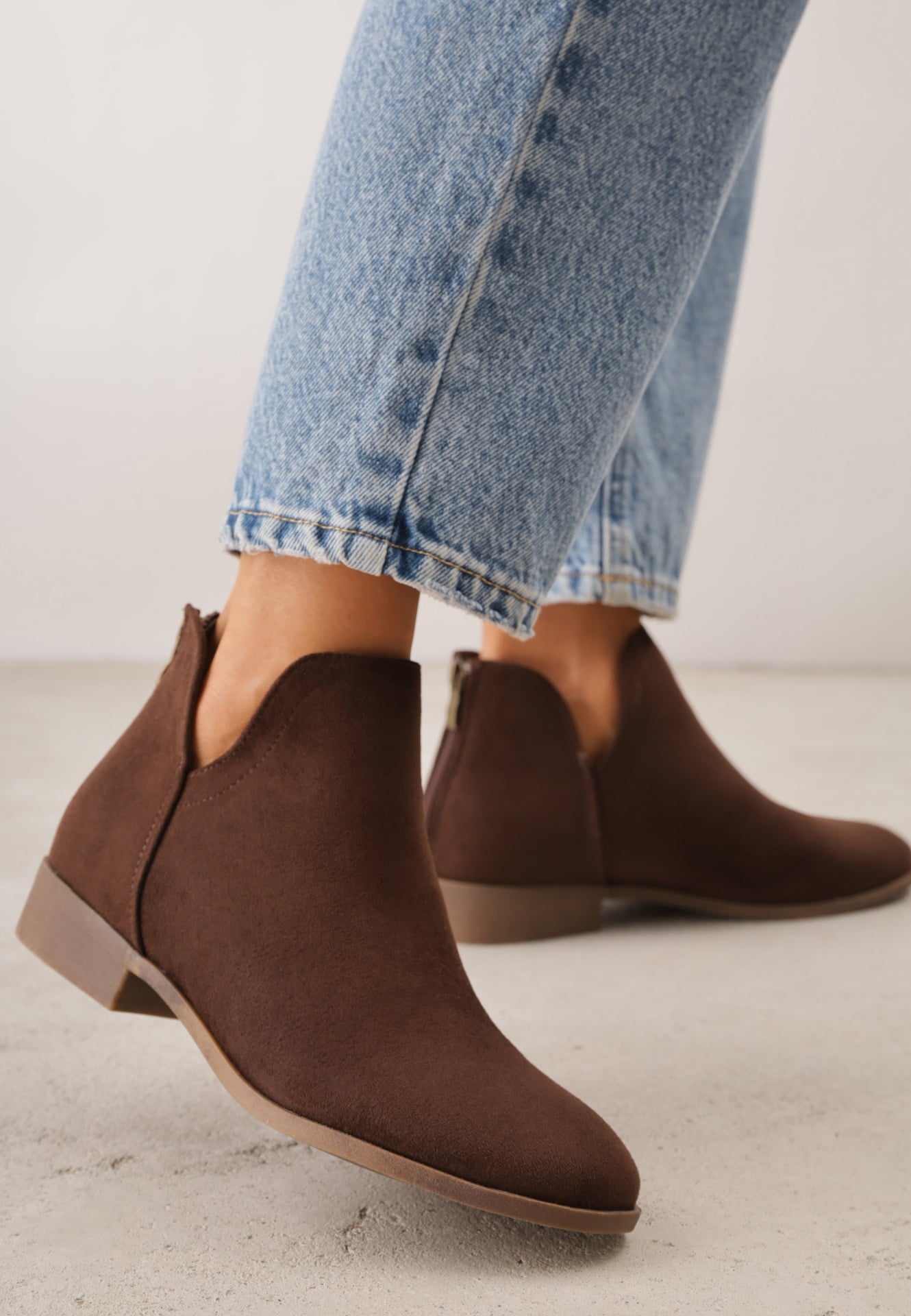 Botine Maro VICES decorate cu fermoar și decupaje pe carâmb Fyserira