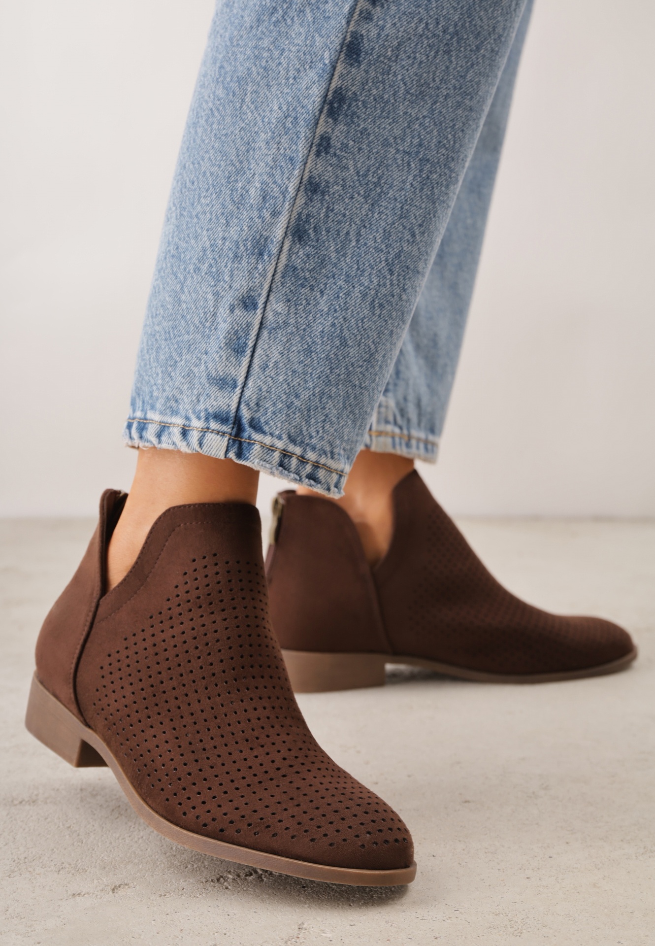 Botine Maro închis Vices pe talpă plată decorate cu decupaj Felirwen