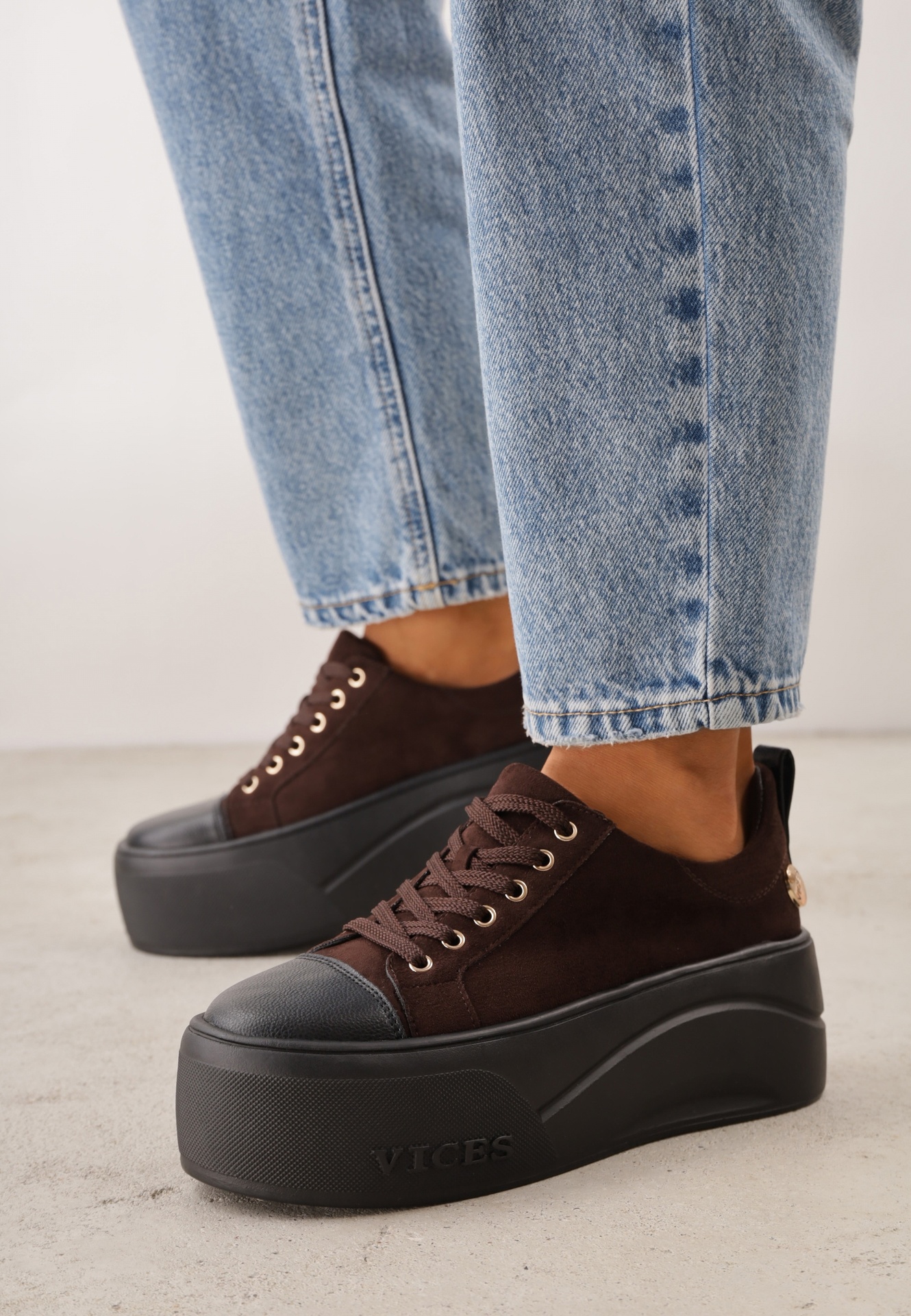 Sneakers VICES pe platformă cu aplicație metalizată și inscripție Beli Maro închis