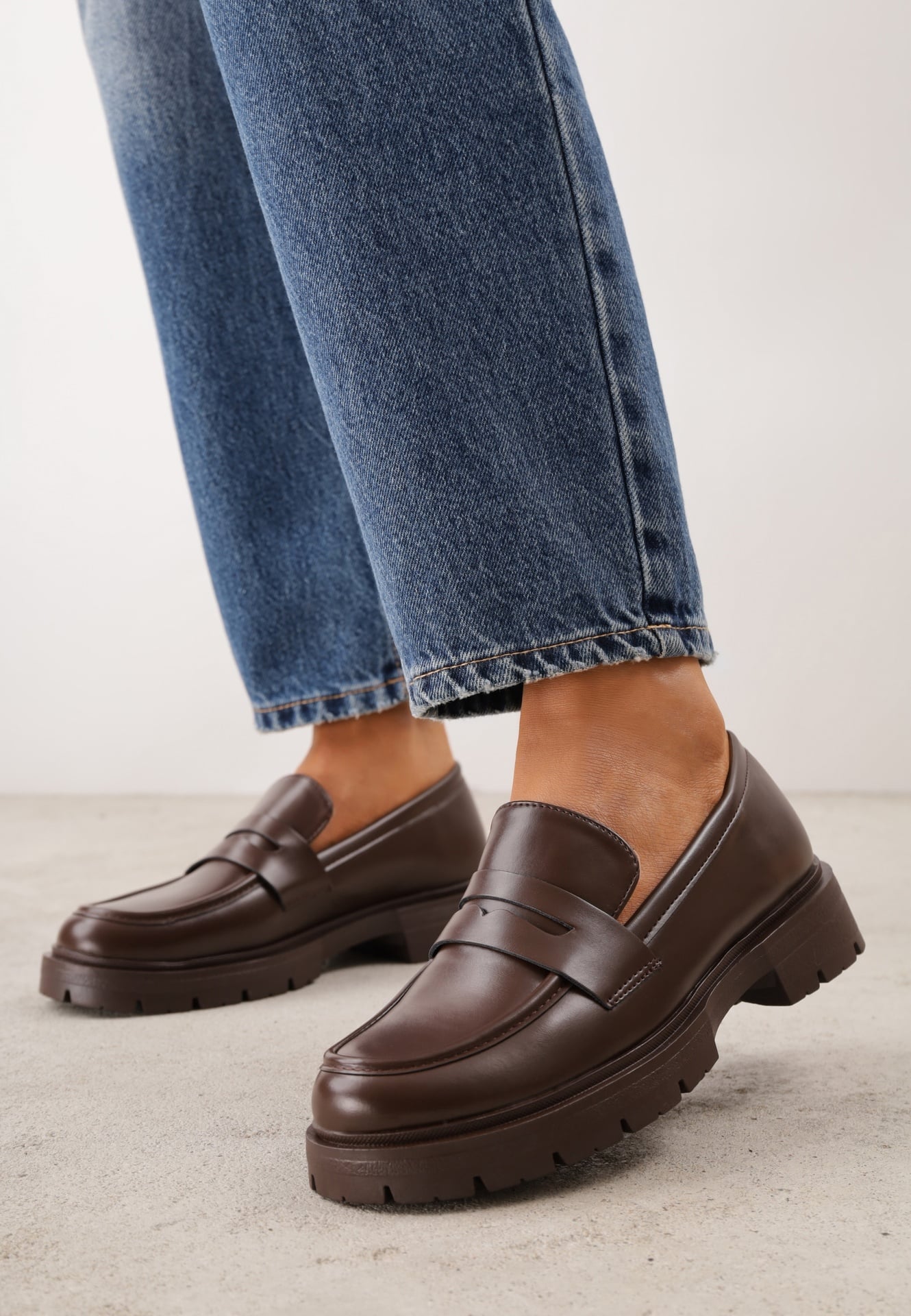 Mocasini eleganți VICES cu decupaj decorativ Evrarda Maro
