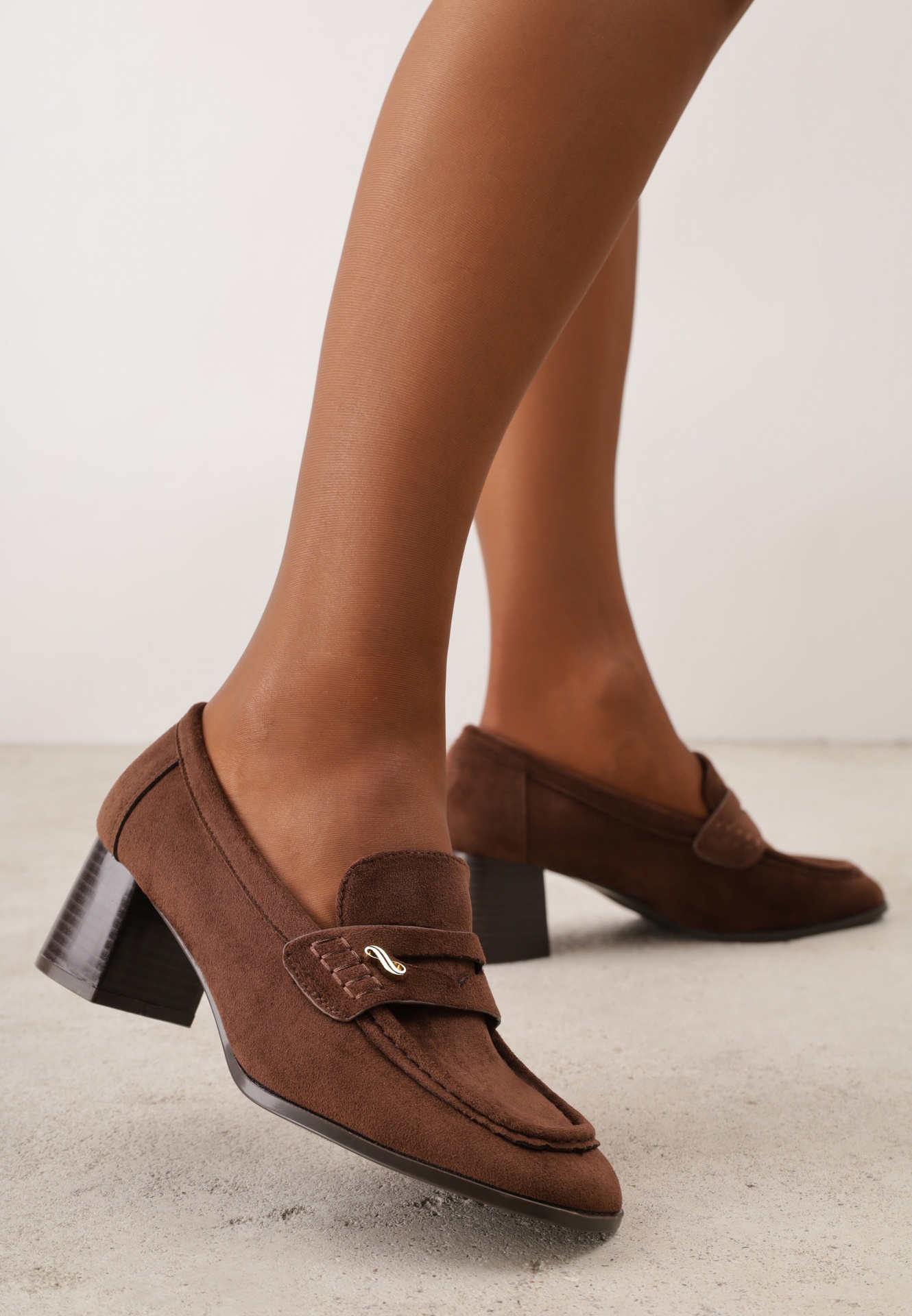 Pantofi VICES cu toc, în stil mocasin, cu textură de piele întoarsă și branț din piele Jimenesa Maro