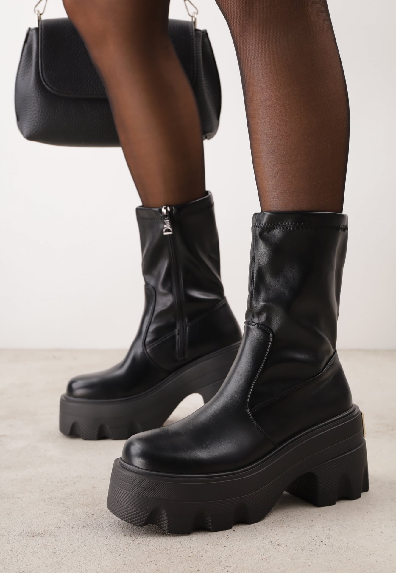 Botine VICES cu toc gros și platformă, în stil grunge Benelia Negre