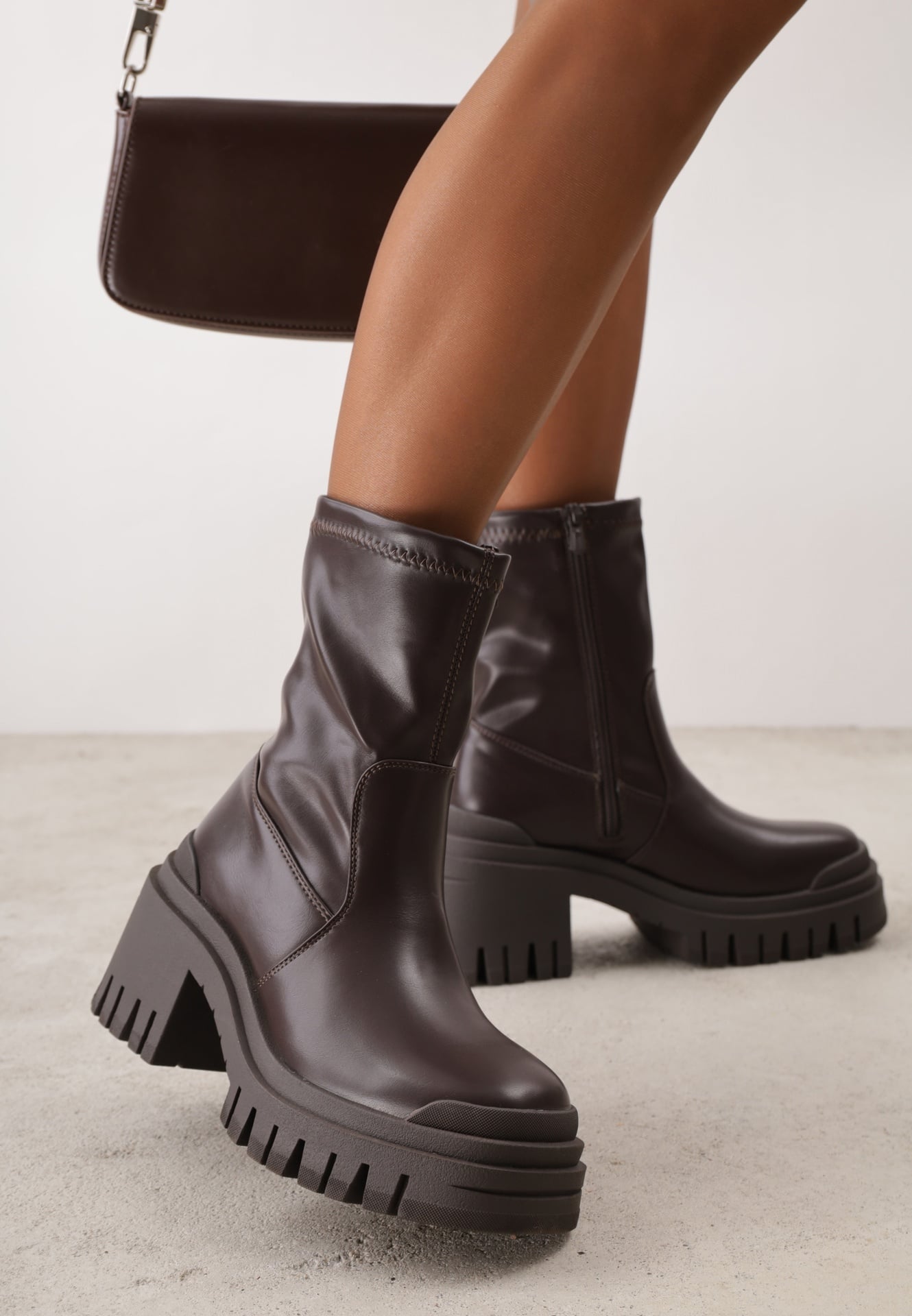 Botine VICES cu toc gros și platformă, în stil grunge, cu imprimeu Piemena Maro