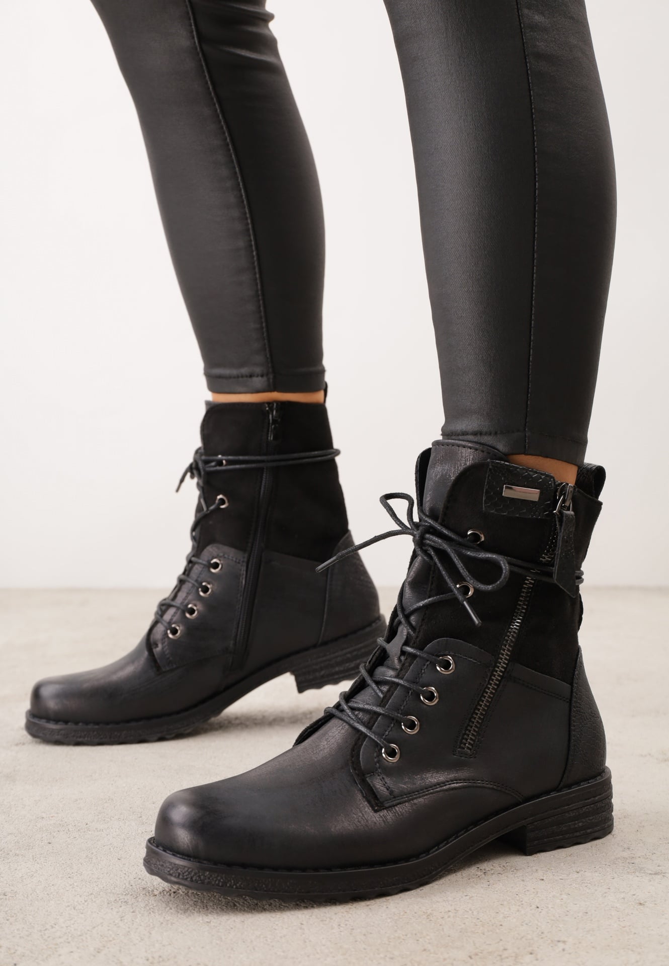 Botine VICES tip trzewici cu inserții din piele de șarpe și fermoar decorativ Tinoa Negre
