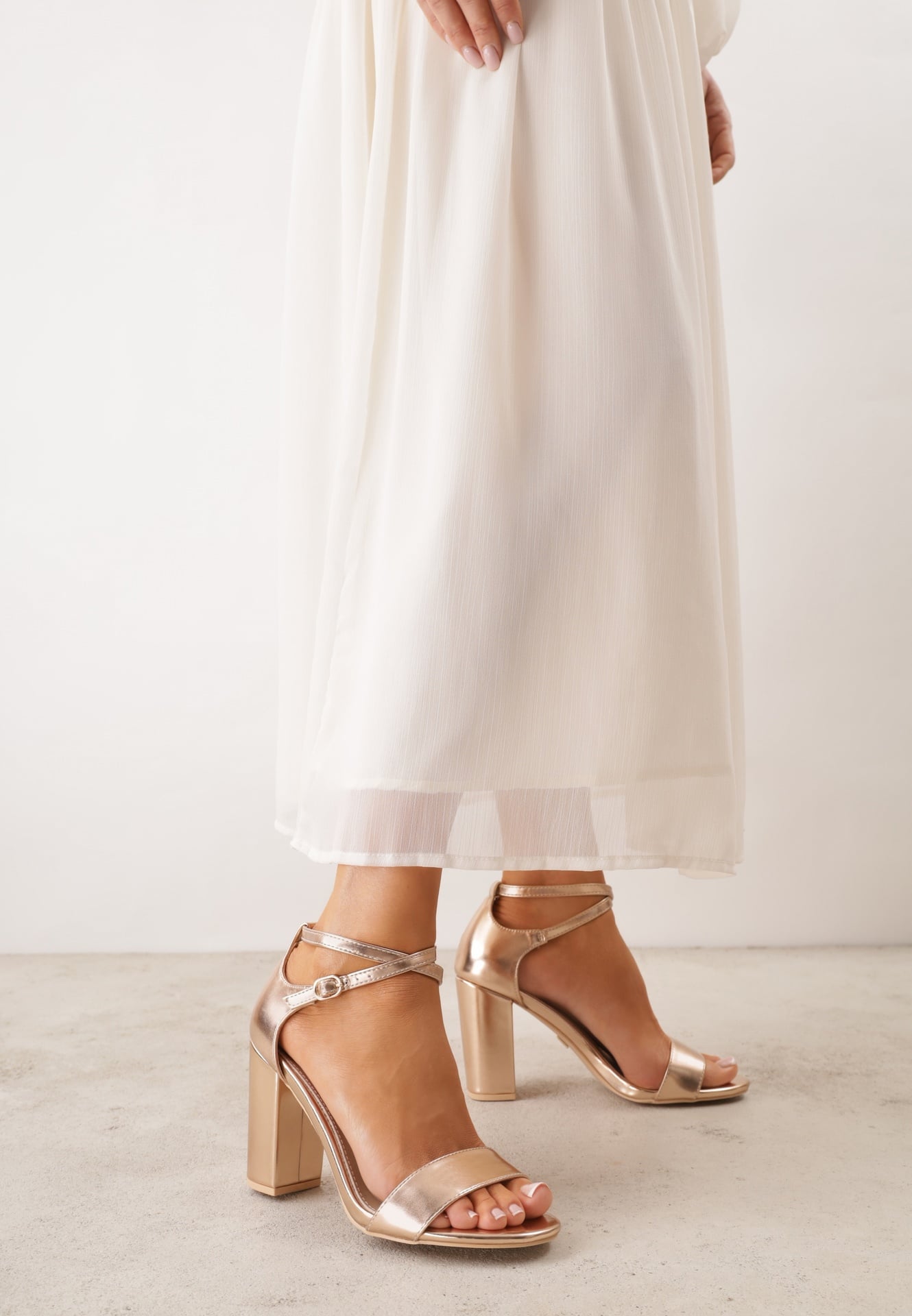 Sandale VICES cu toc gros, branț din piele și curele în jurul gleznei Syneilla Culoarea șampaniei